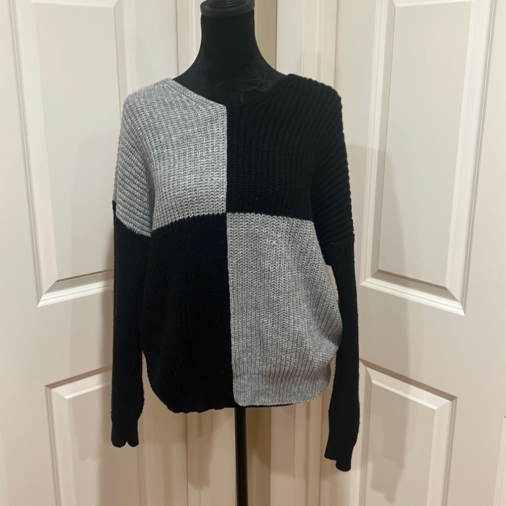 Woman’s, XL (15-17), twist style sweater. Can be worn w twist in front or back.